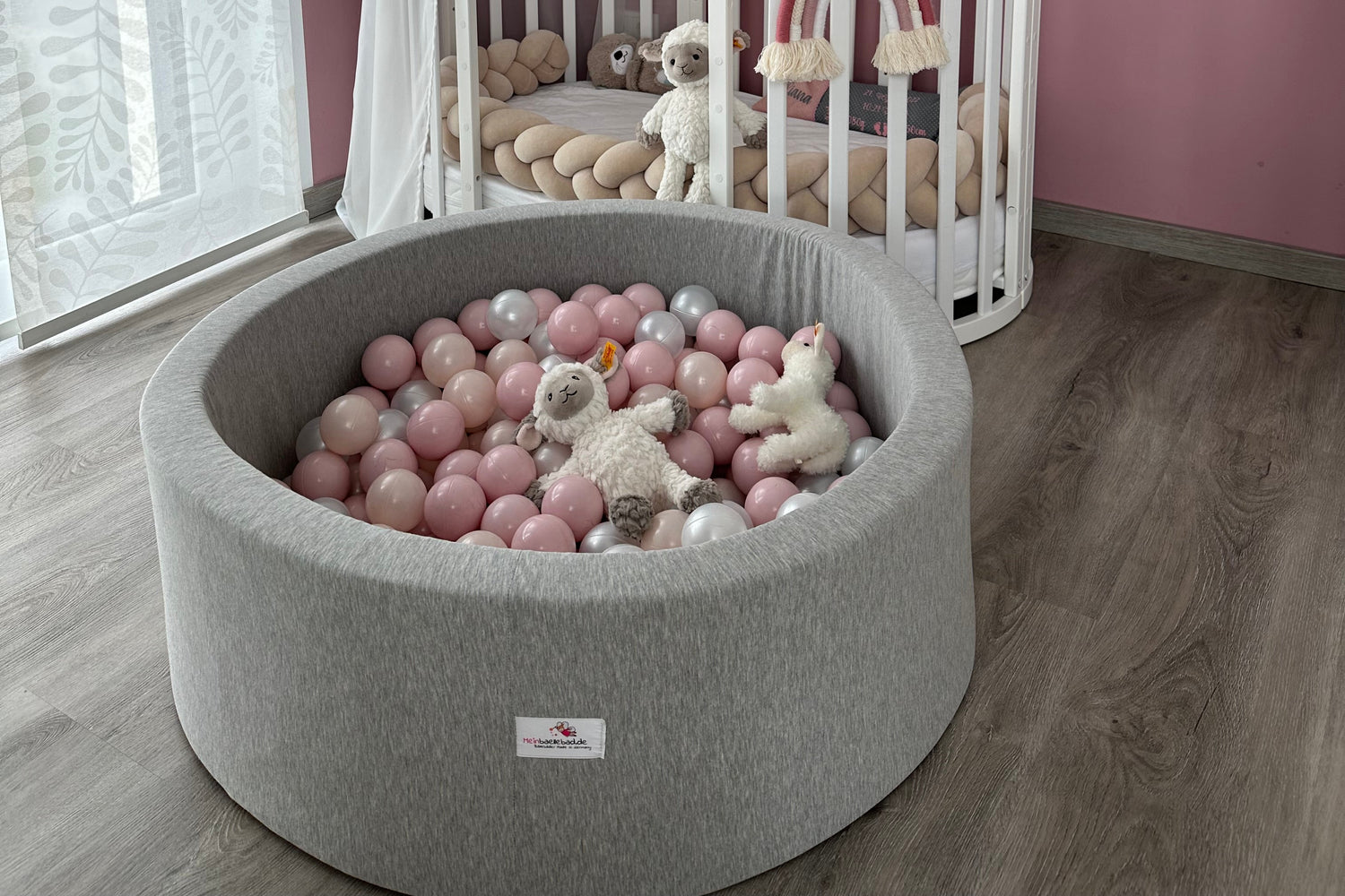 hellgraues Bällebad mit Bio-Bällen