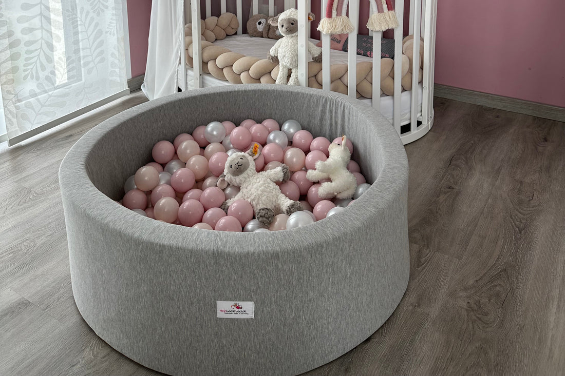 hellgraues Bällebad mit Bio-Bällen